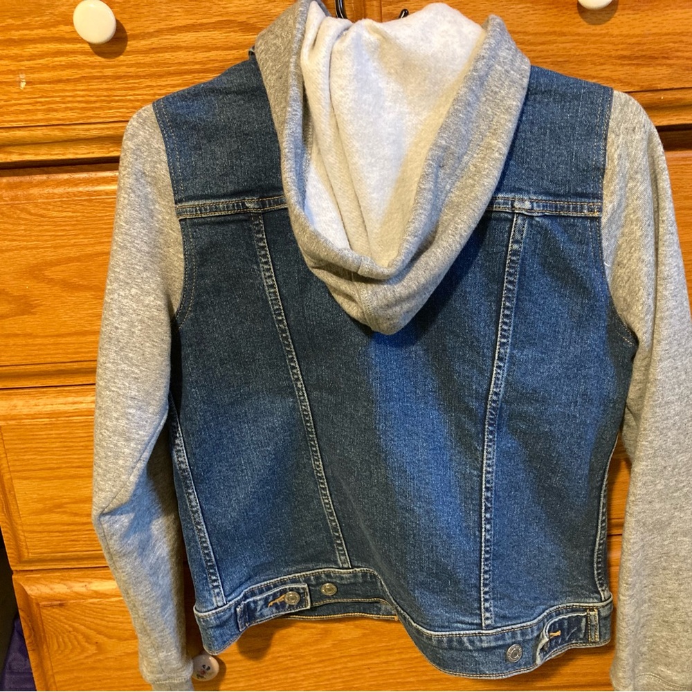 Levi's NWOT Womens Blue Denim Hybrid Trucker Jacket with Gray Sleeves - Picture 3 of 5